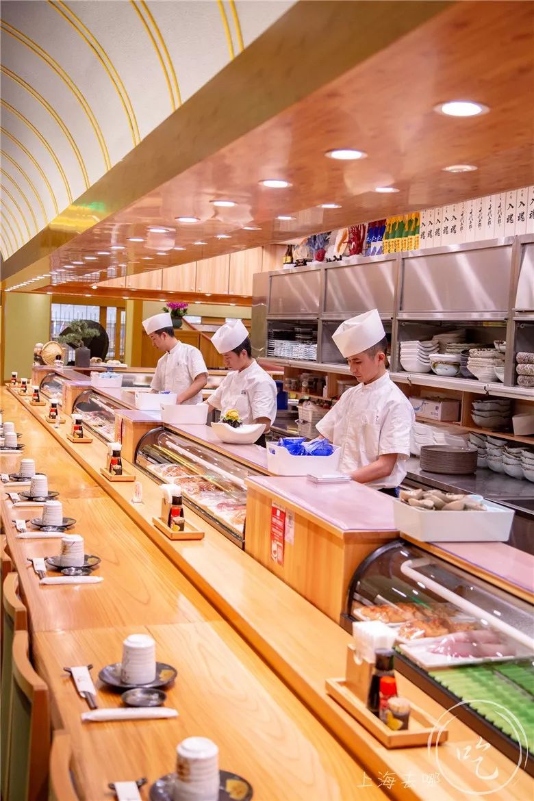 浦东新地标480米,上海浦东逛吃一条街