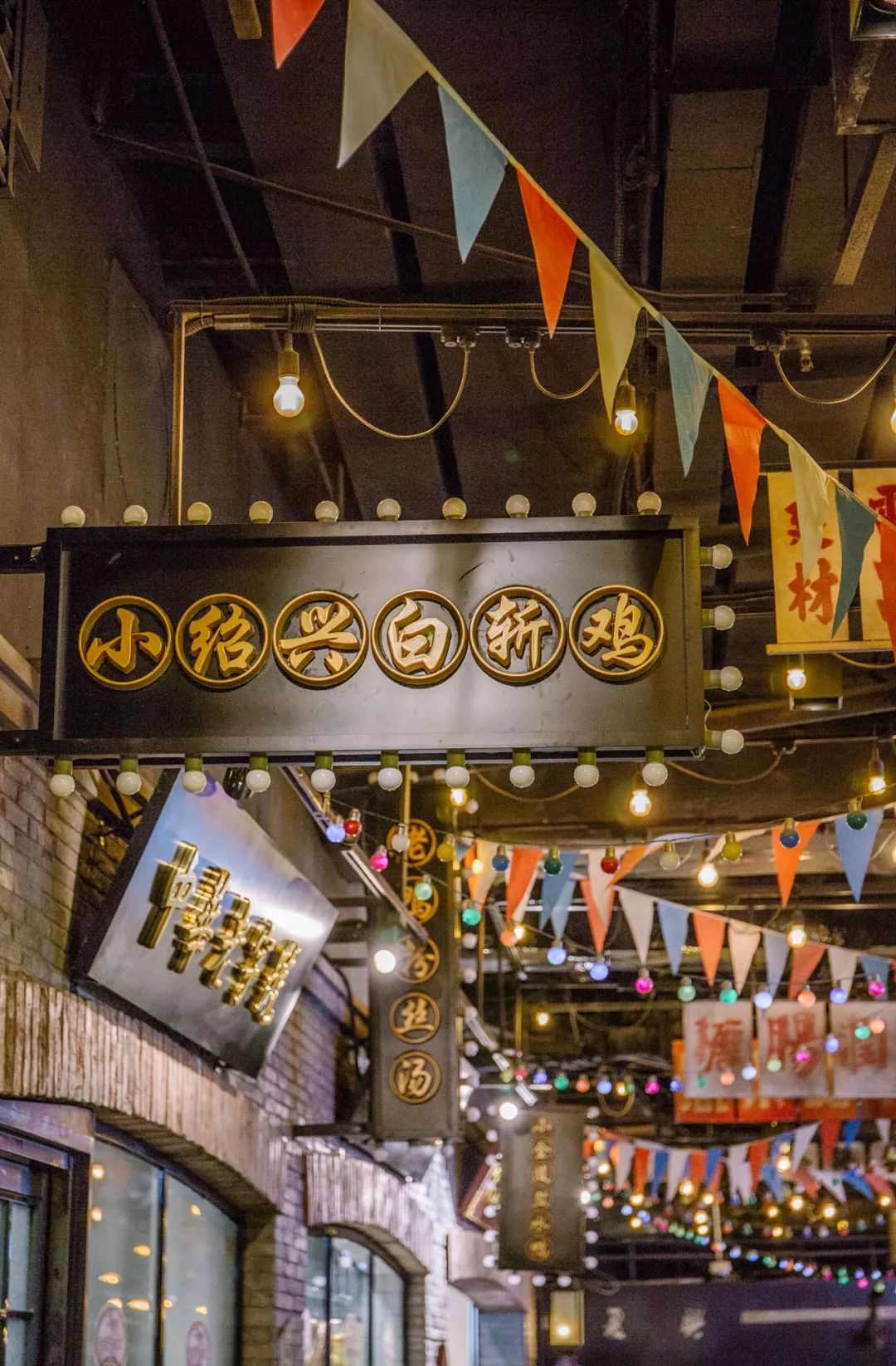 浦东新地标480米,上海浦东逛吃一条街