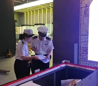 「滨海鲜闻」最恐怖最惊艳最刺激的开箱……一般人真看不了！