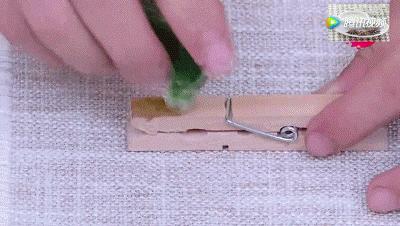 鞋子上滴风油精,风油精滴到鞋子