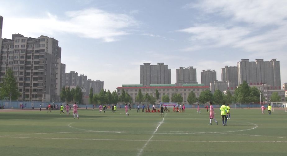 当篮球运动员遇上运动会,当篮球队员遇上足球队员时