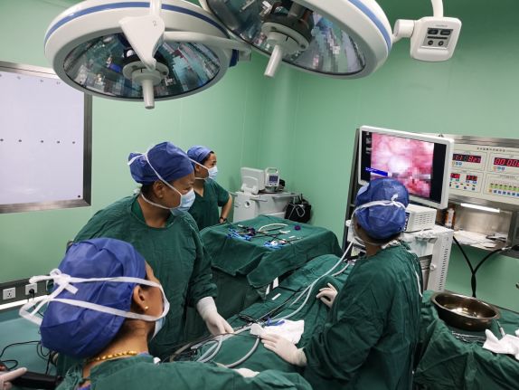 “以院包科”定点帮扶医疗援藏结出硕果——日喀则当地医生首次独立开展腹腔镜下卵巢囊肿剥除术