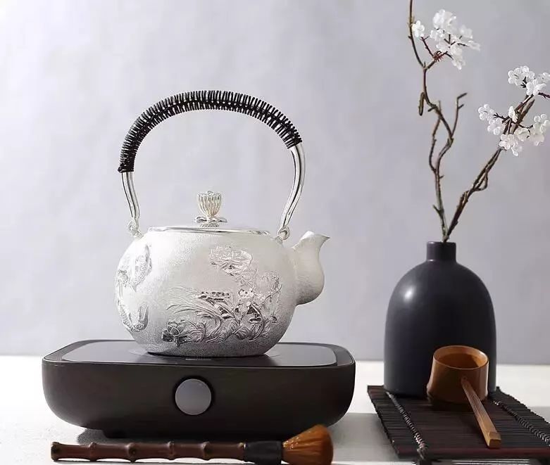喝茶的人为什么要点香,喝茶用银杯银壶怎么样
