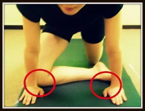 女人故意双腿不并拢说明了什么,女人的双腿能并拢吗