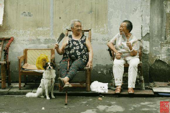 年轻人开始买藤编家具了？因为他们想回家养老了…