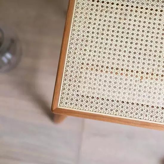 年轻人开始买藤编家具了？因为他们想回家养老了…