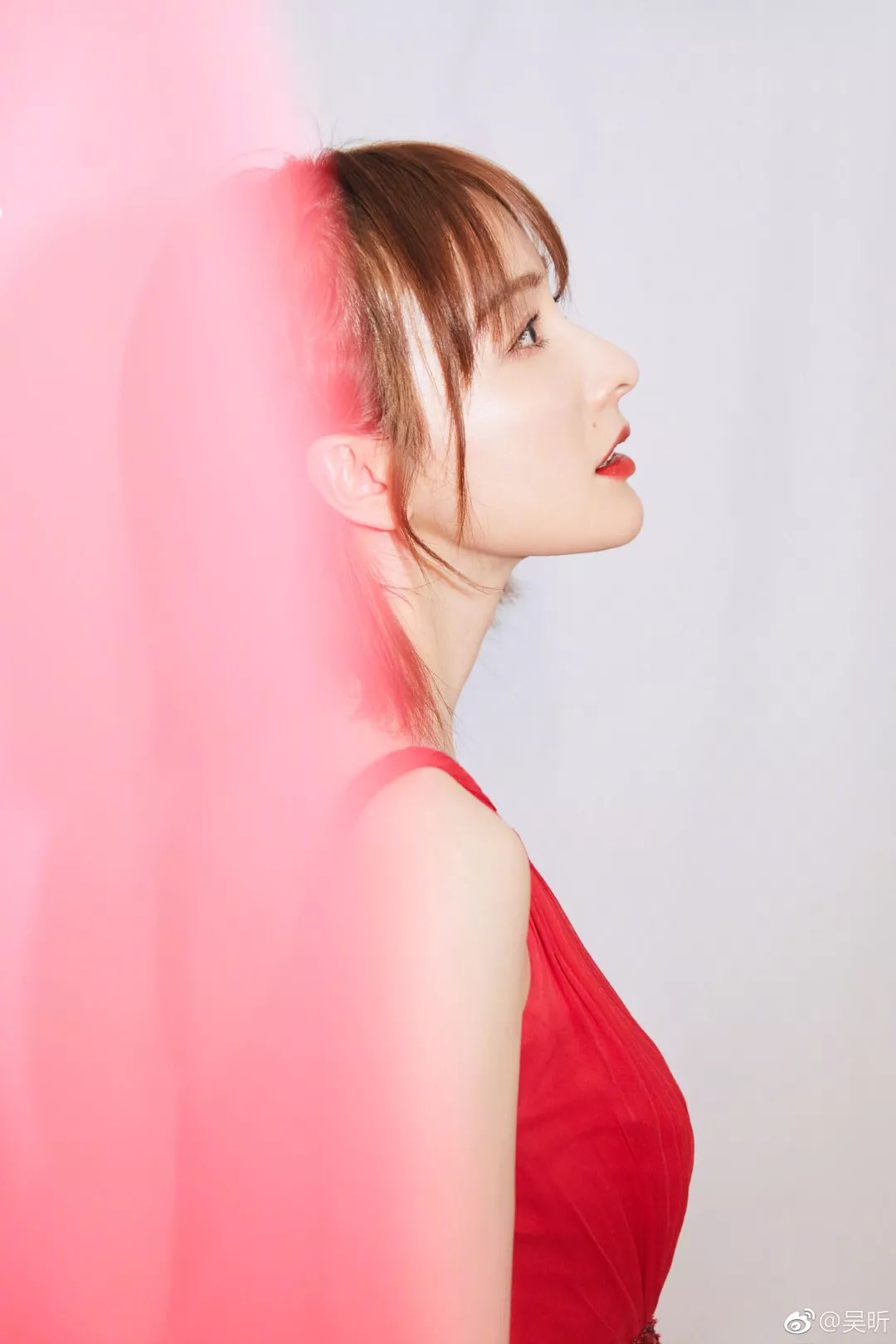 吴昕卖二手衣服被吐槽,吴昕送钟汉良的礼物是真的吗