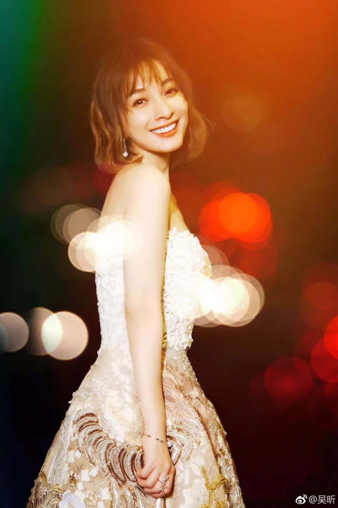 吴昕卖二手衣服被吐槽,吴昕送钟汉良的礼物是真的吗