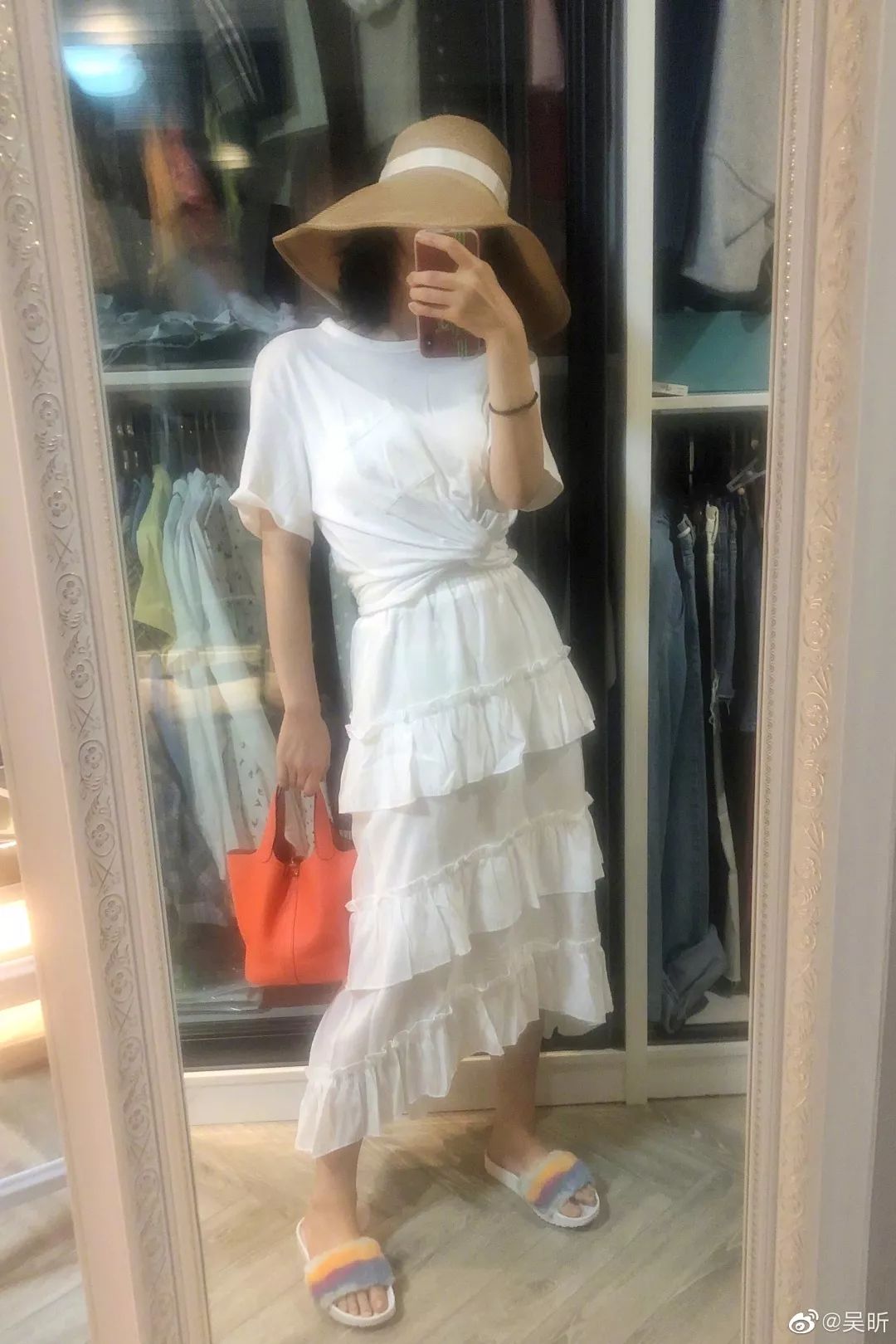 吴昕卖二手衣服被吐槽,吴昕送钟汉良的礼物是真的吗