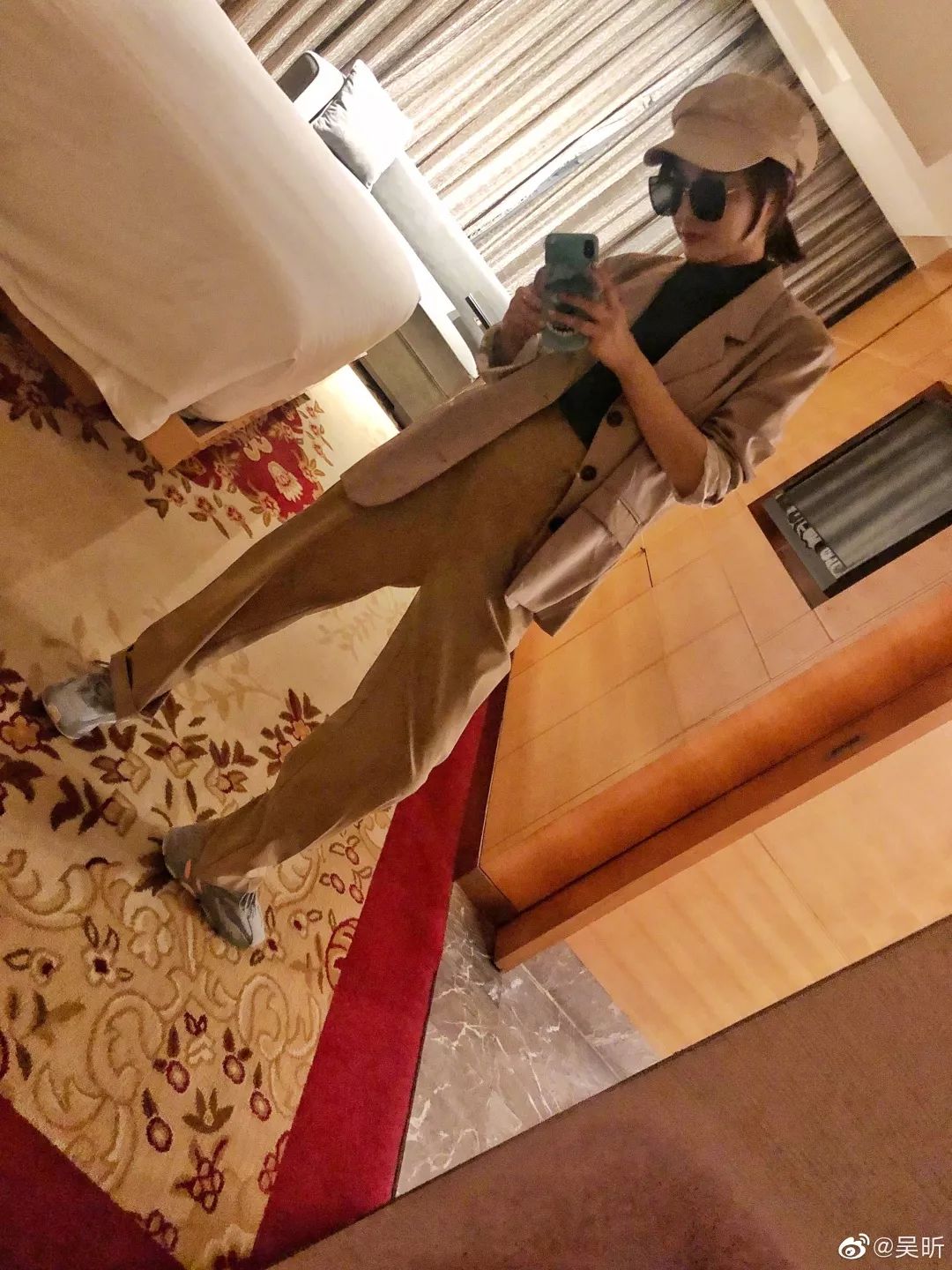 吴昕卖二手衣服被吐槽,吴昕送钟汉良的礼物是真的吗