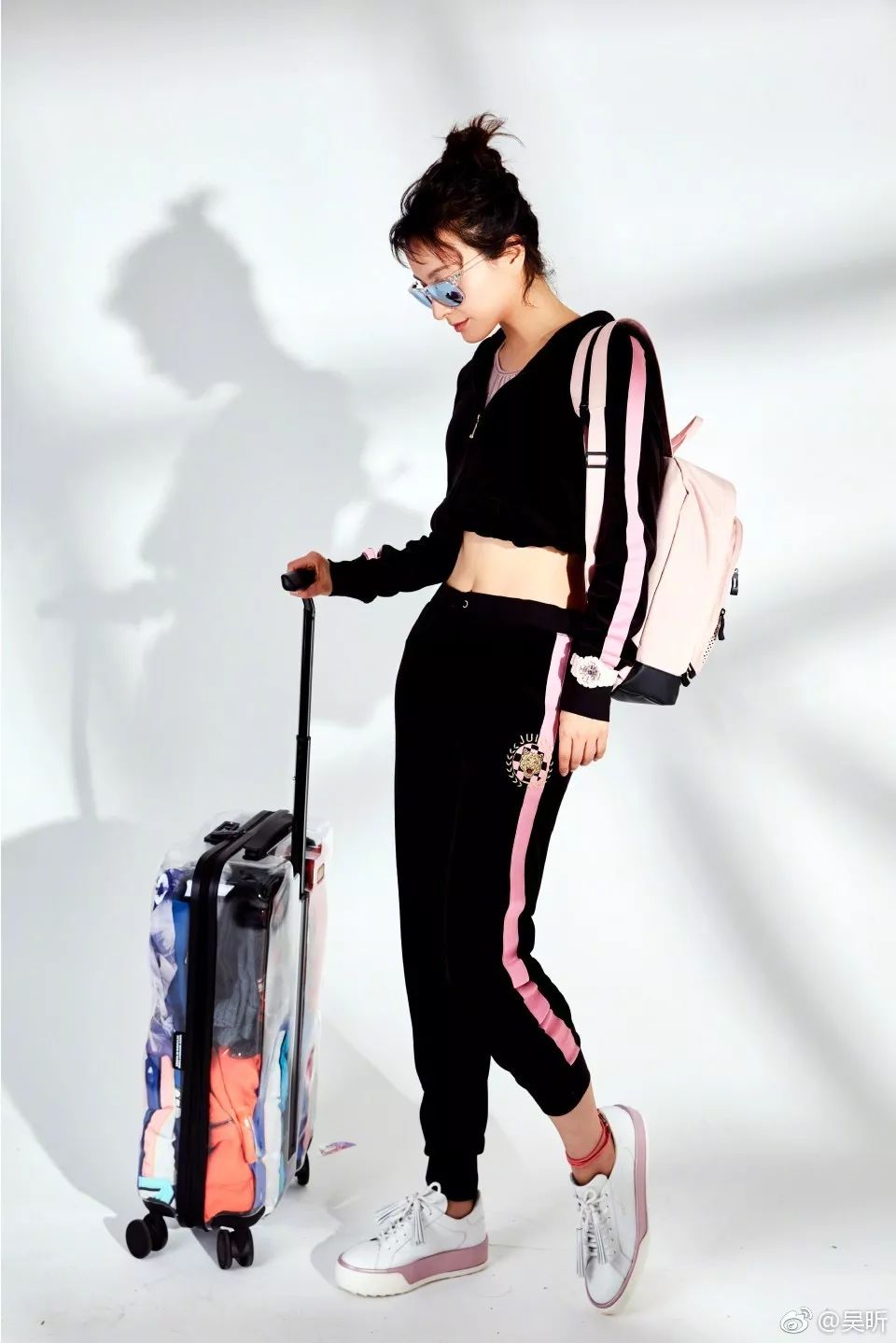 吴昕卖二手衣服被吐槽,吴昕送钟汉良的礼物是真的吗