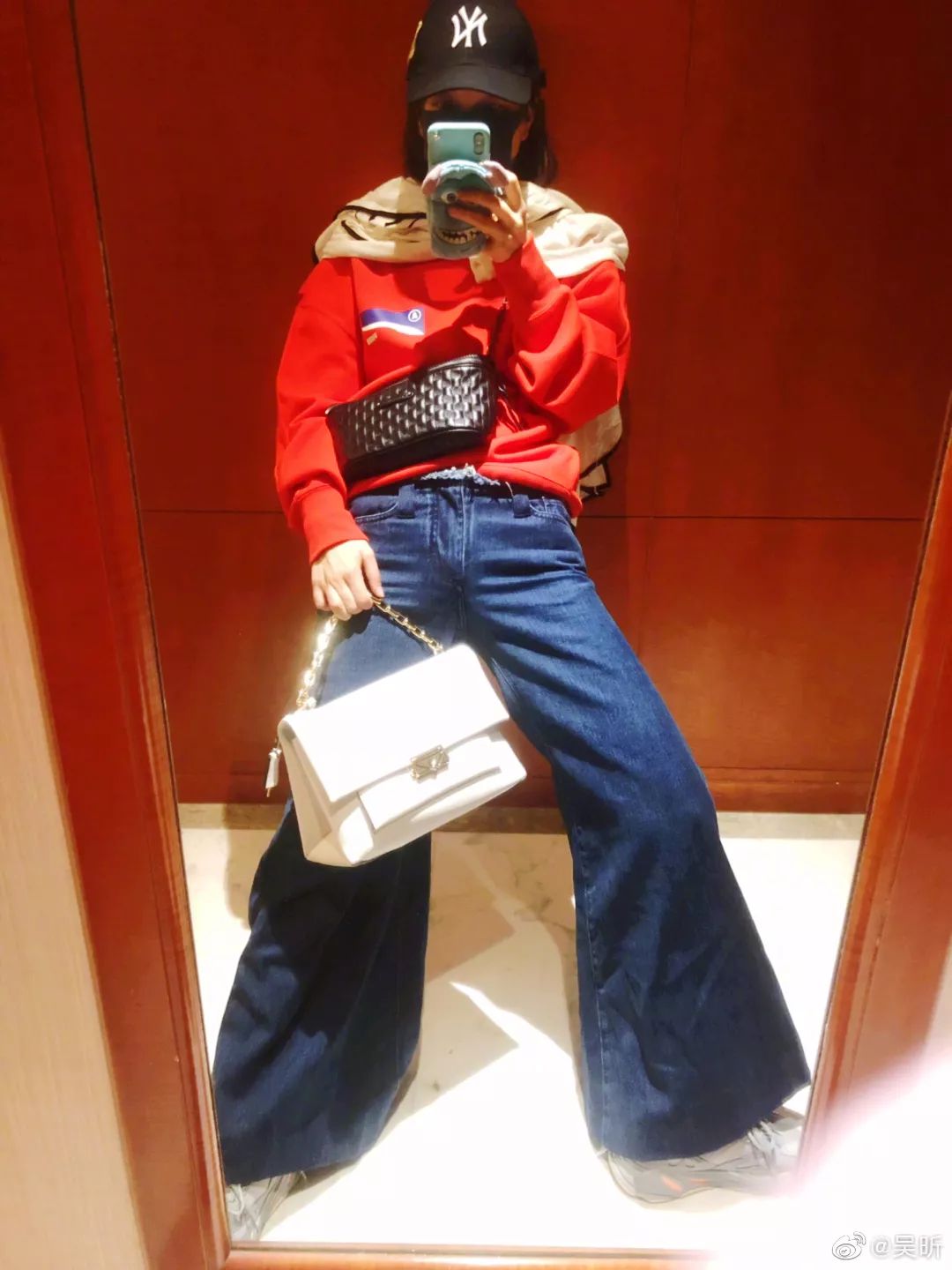 吴昕卖二手衣服被吐槽,吴昕送钟汉良的礼物是真的吗