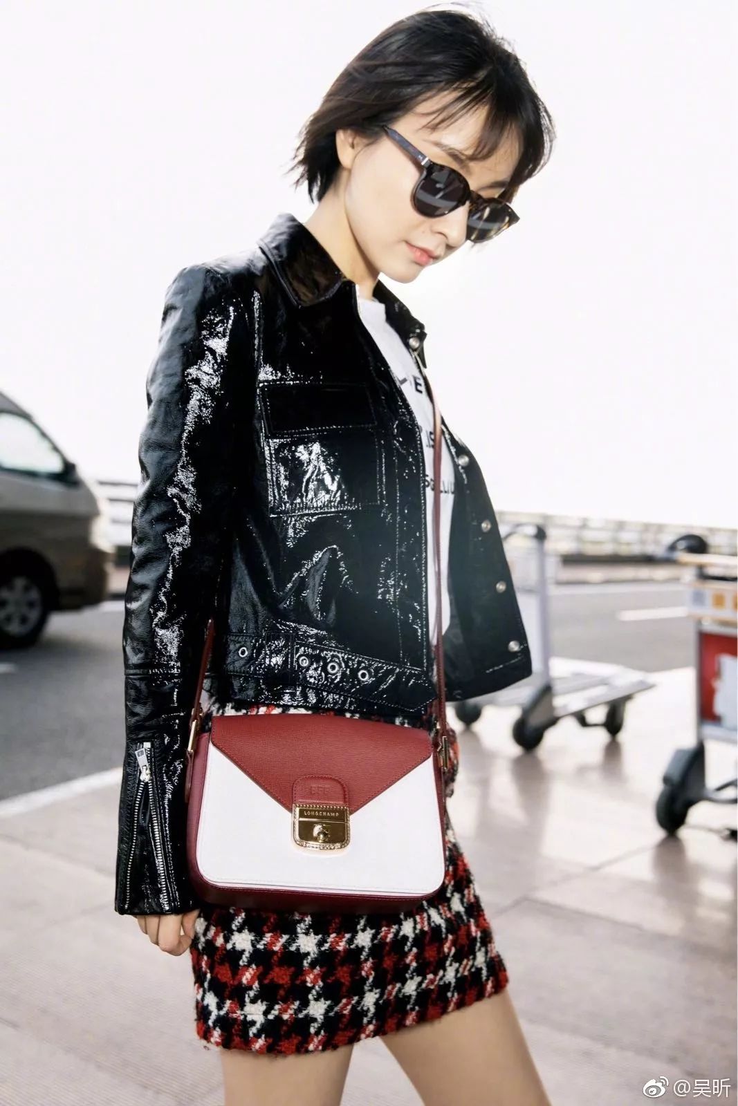 吴昕卖二手衣服被吐槽,吴昕送钟汉良的礼物是真的吗