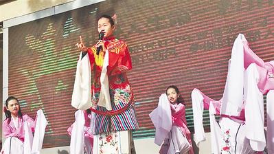 梨园初绽,梨园小金花