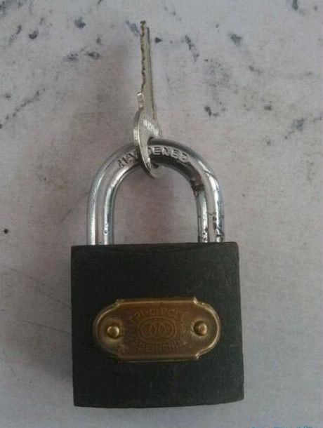 锁怎么一提就锁上呢,锁怎么弄才能从里面反锁不了