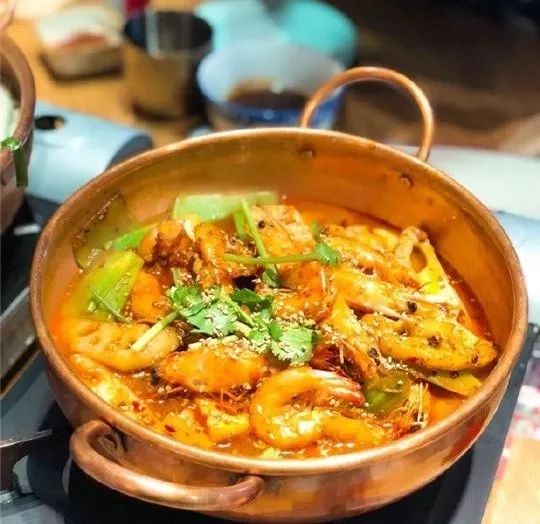 活章鱼火锅的吃法,在大连吃活海鲜