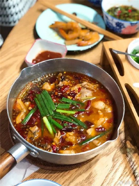 活章鱼火锅的吃法,在大连吃活海鲜