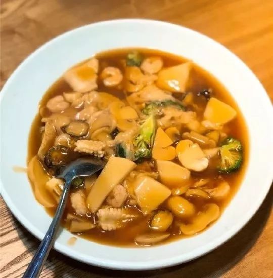 活章鱼火锅的吃法,在大连吃活海鲜