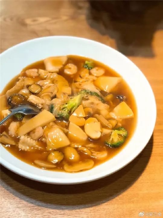 活章鱼火锅的吃法,在大连吃活海鲜