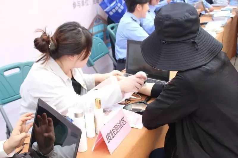 推动谁执法谁普法,谁执法谁普法宣传进社区