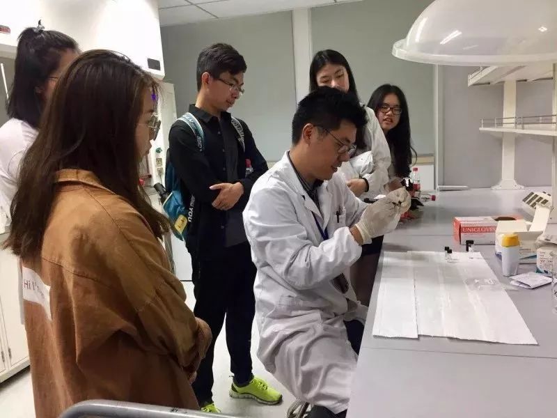 推动谁执法谁普法,谁执法谁普法宣传进社区