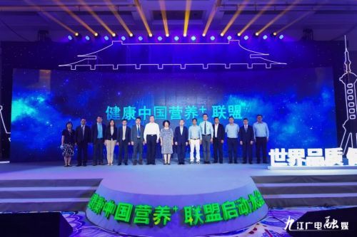 「05•30早安!九江」600架无人机“空中造景”有多震撼;女子被骗200万却感激*子骗**;女子回家遇惊险一刻