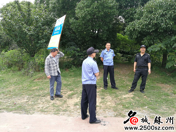 学校驱逐流浪狗防止学生被咬,大学生喂流浪狗被咬伤