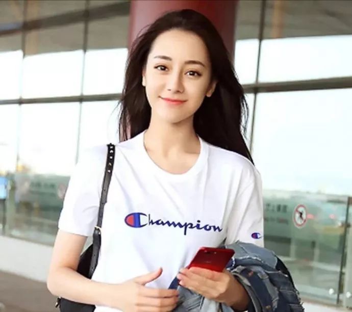 champion明星穿搭,全新champion冠军日版圆领卫衣