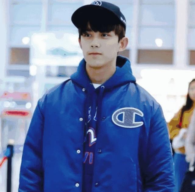 champion明星穿搭,全新champion冠军日版圆领卫衣