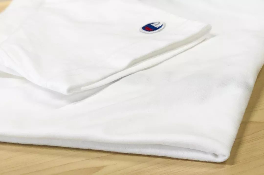 champion明星穿搭,全新champion冠军日版圆领卫衣