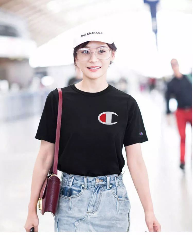 champion明星穿搭,全新champion冠军日版圆领卫衣