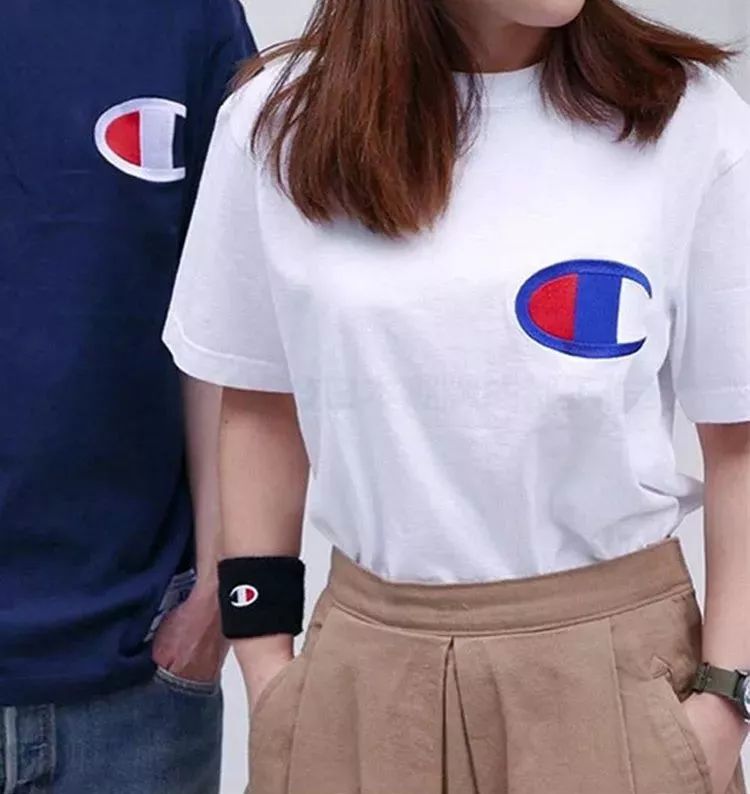 champion明星穿搭,全新champion冠军日版圆领卫衣