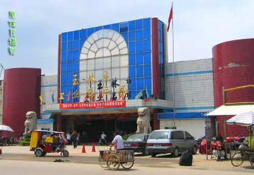 从百货商场到大型购物中心,玉林有哪些大的购物广场