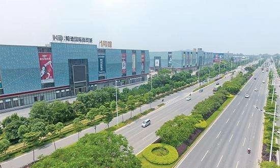 从百货商场到大型购物中心,玉林有哪些大的购物广场