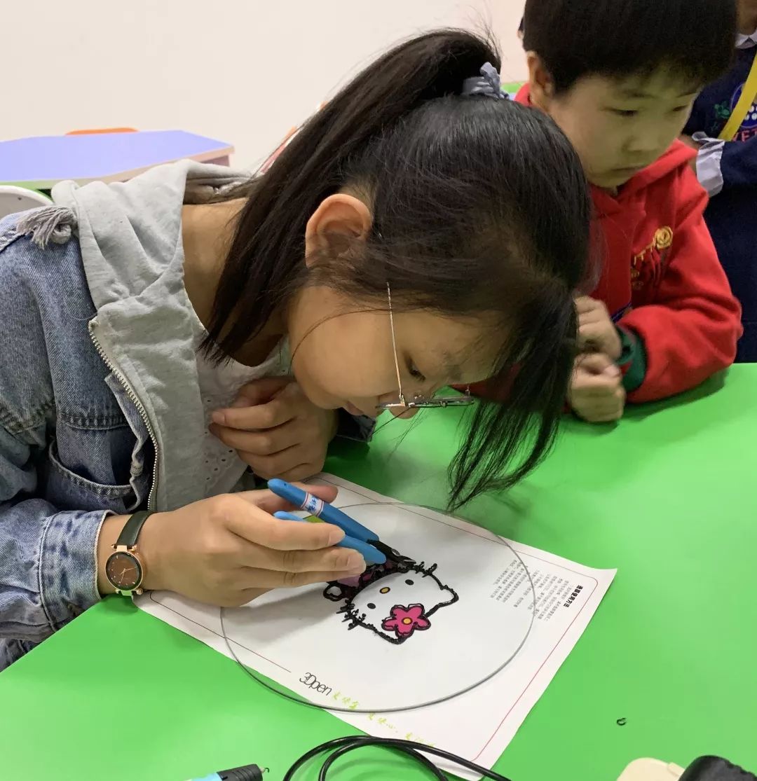 放飞科技梦想引领创新未来,放飞科学梦想创新伴我成长奖杯