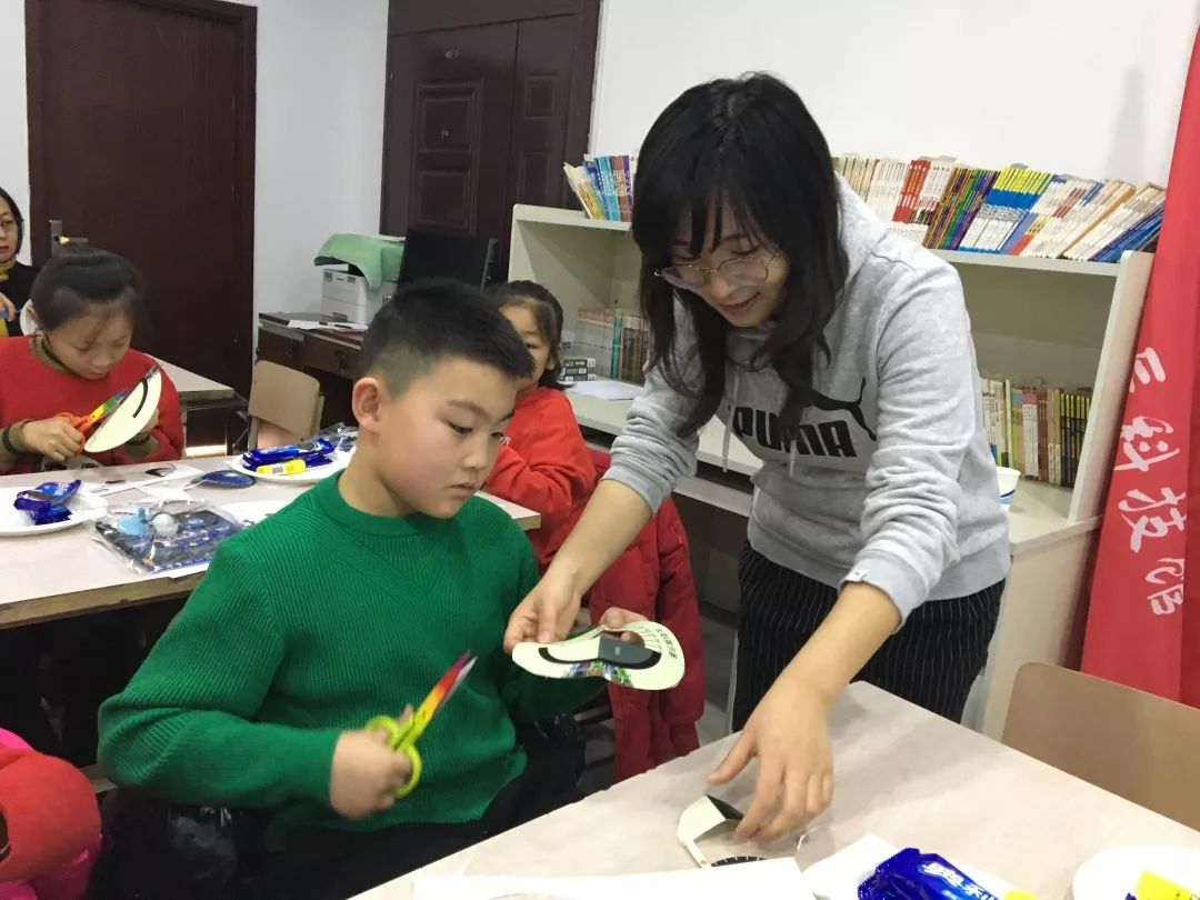 放飞科技梦想引领创新未来,放飞科学梦想创新伴我成长奖杯