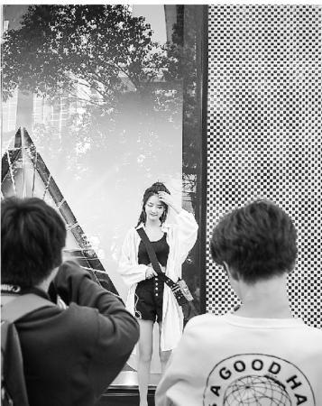 网红是靠什么来赚钱的,网红赚钱的毕竟是少数