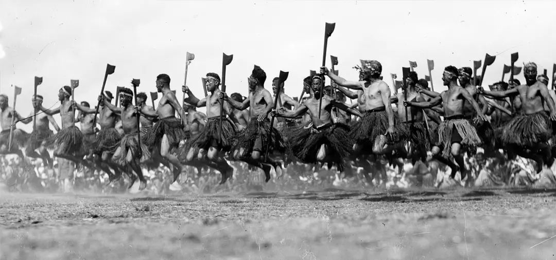 晚上应该是男人最忙的时候,晚上才是男人独处的时间