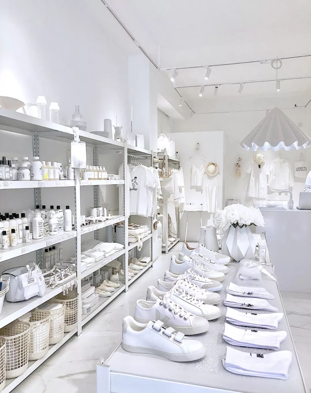 你为什么会买白色鞋?│《每周冷门球鞋大赏》