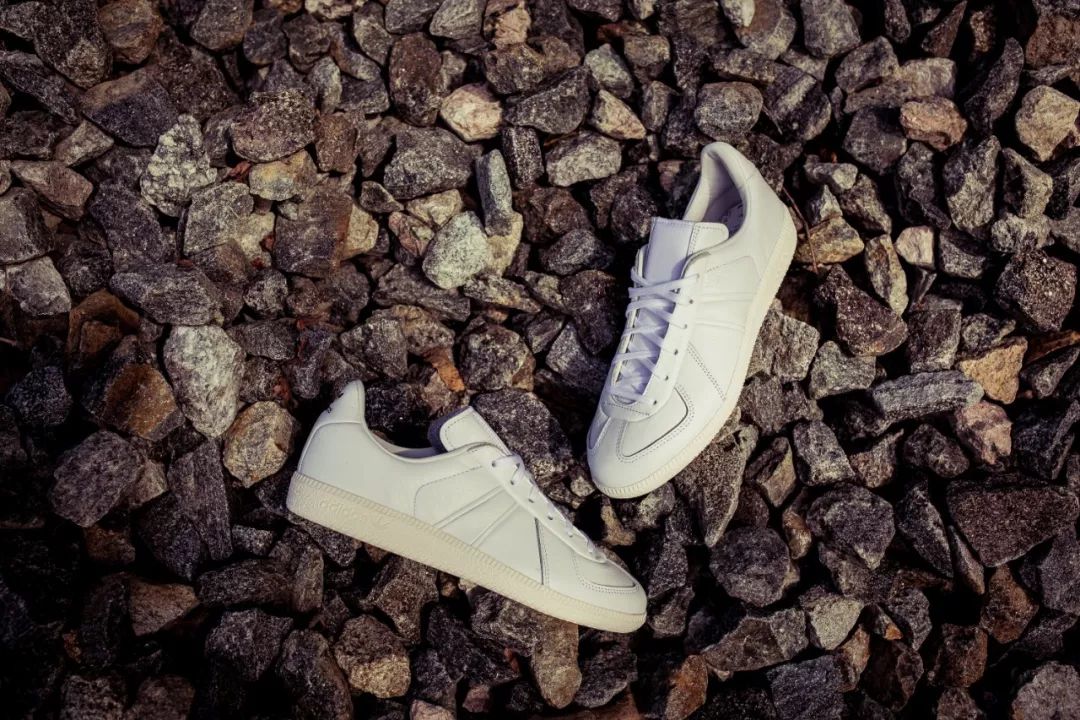 你为什么会买白色鞋?│《每周冷门球鞋大赏》