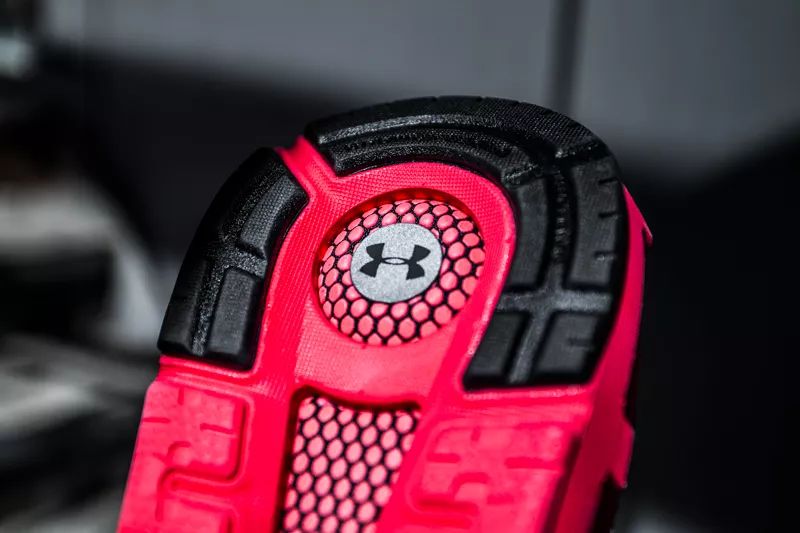 中底厚实的耐克跑鞋,ua最好穿的跑鞋