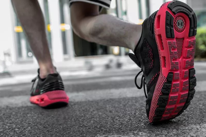 中底厚实的耐克跑鞋,ua最好穿的跑鞋