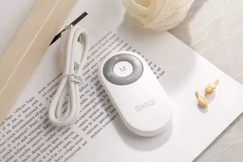 低头族必看一个动作缓解颈椎不适,真正有效的颈椎按摩器