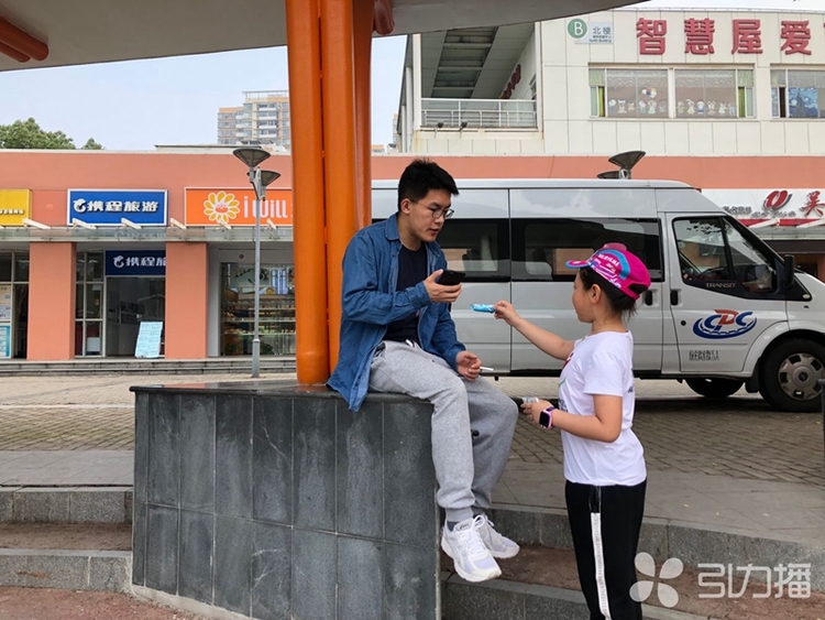 世界无烟日：用我的棒棒糖换您少抽一支烟