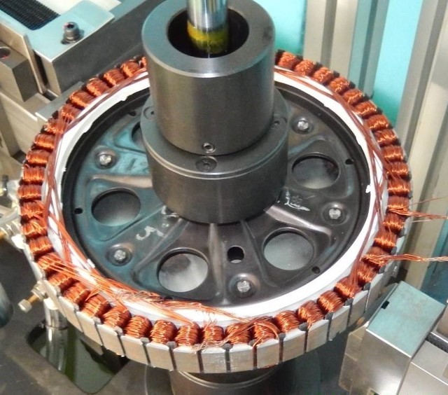 中置电机和轮毂电机哪个寿命长,中置电机和轮毂电机哪个磁阻大