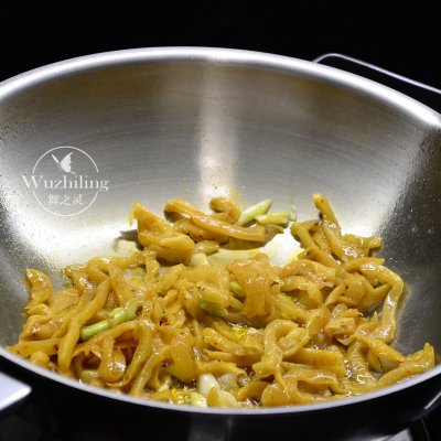 四川萝卜西芹泡菜,萝卜炒西芹家常做法