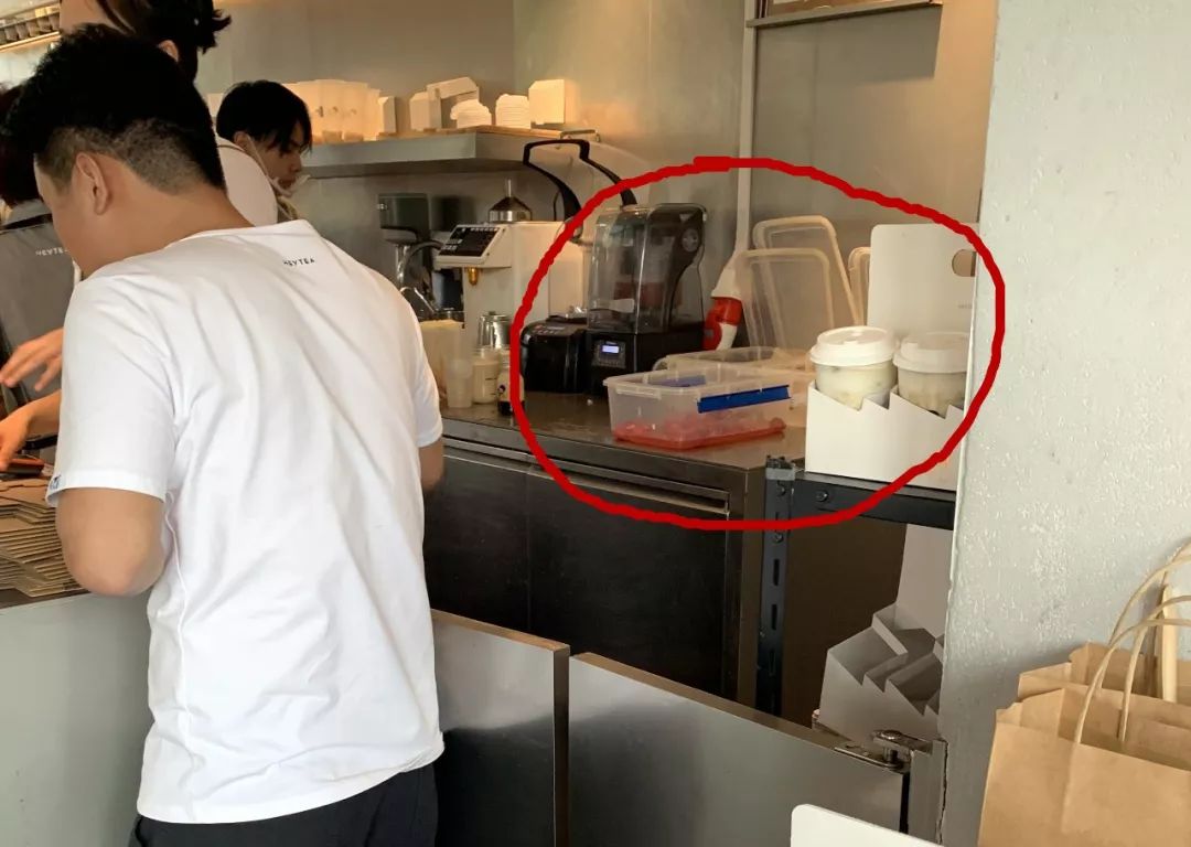 孕妇喝了喜茶,喜茶喝出绿头苍蝇身