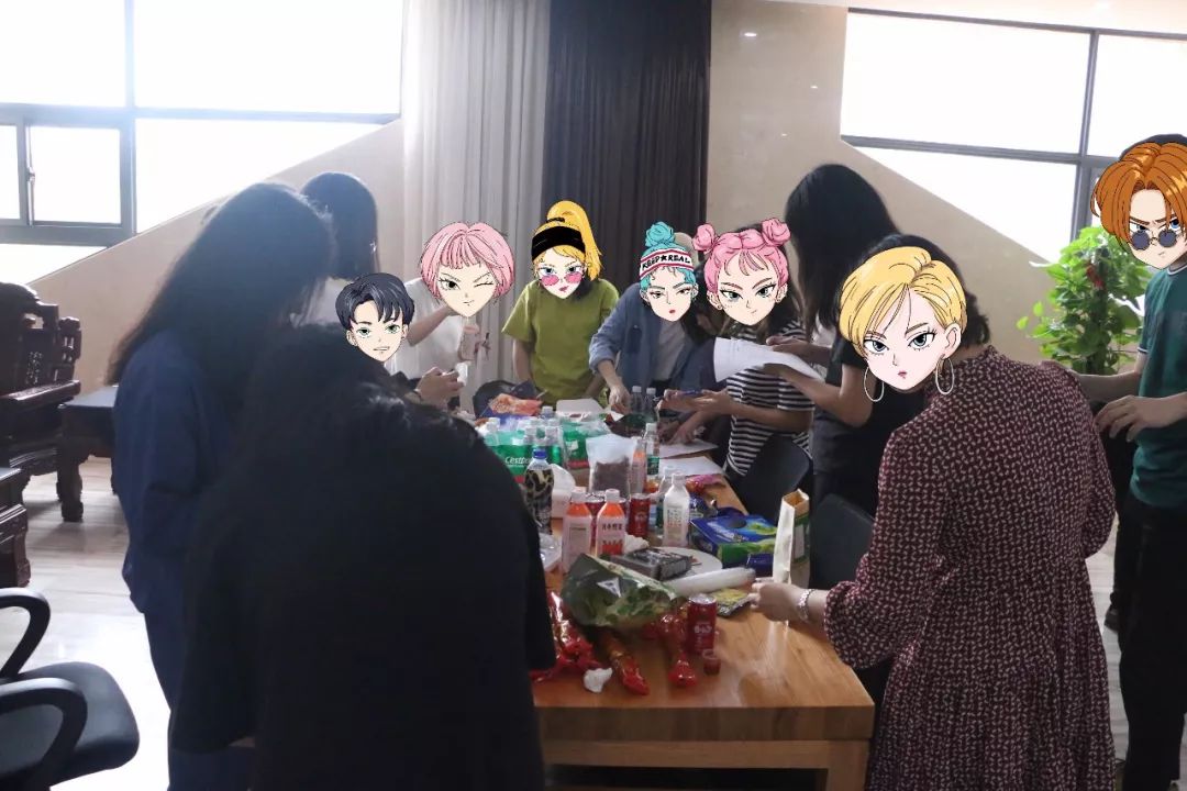 绝交!六一节竟然送我香菜薯片、虫子和卫生巾?