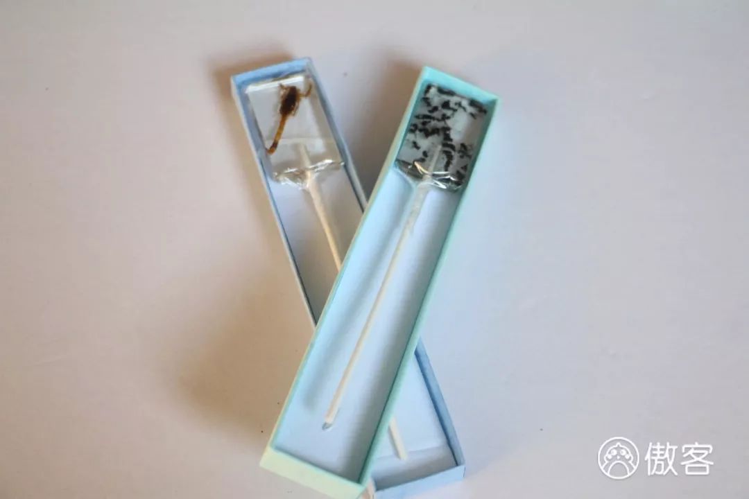 绝交!六一节竟然送我香菜薯片、虫子和卫生巾?