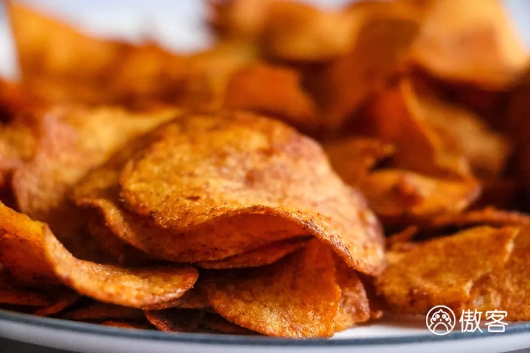 绝交!六一节竟然送我香菜薯片、虫子和卫生巾?